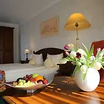 The Lakeside - Burghotel Zu 4* Στράουσμπεργκ