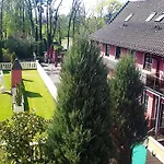 The Lakeside - Burghotel Zu Στράουσμπεργκ