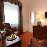 The Lakeside - Burghotel Zu 4* Στράουσμπεργκ