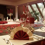 The Lakeside - Burghotel Zu