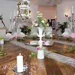 The Lakeside - Burghotel Zu 4* Στράουσμπεργκ