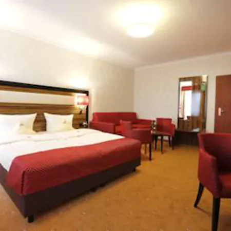 ホテル The Lakeside - Burghotel Zu 4*