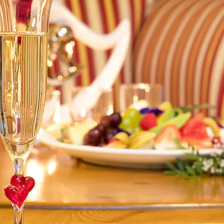 The Lakeside - Burghotel Zu 4*