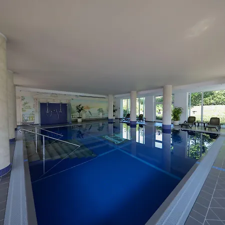 Hotel The Lakeside - Burghotel Zu 4*