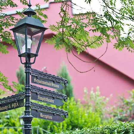 ホテル The Lakeside - Burghotel Zu 4*