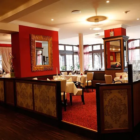 فندق The Lakeside - Burghotel Zu 4*