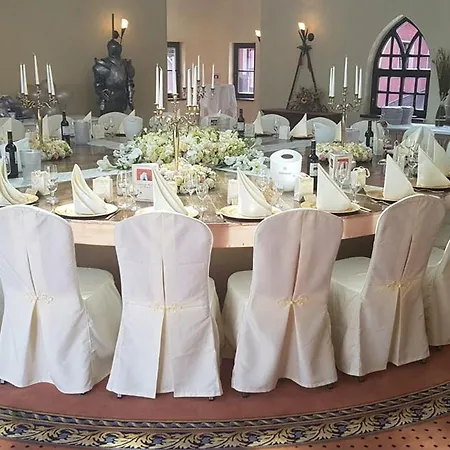 ホテル The Lakeside - Burghotel Zu 4*