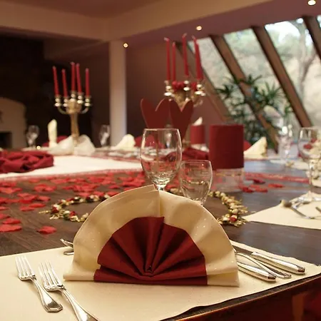 The Lakeside - Burghotel Zu