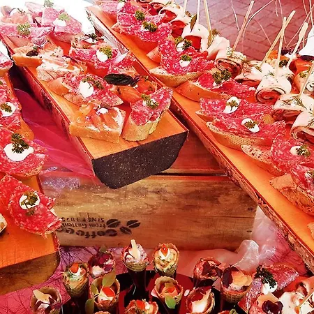 ホテル The Lakeside - Burghotel Zu 4*