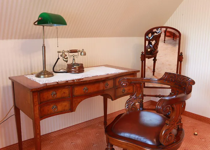 The Lakeside - Burghotel Zu فندق