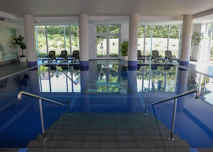 The Lakeside - Burghotel Zu 4* شتراوسبرغ