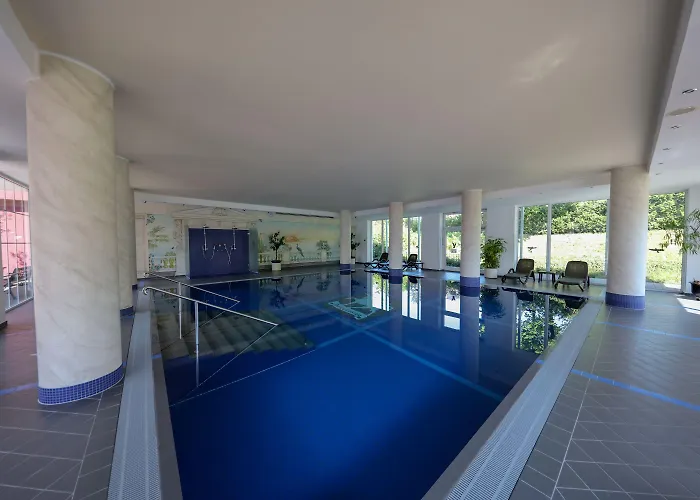 فندق The Lakeside - Burghotel Zu 4*