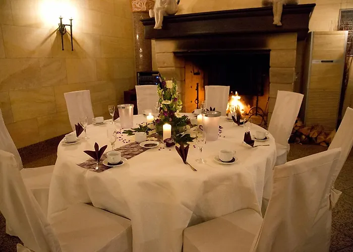 The Lakeside - Burghotel Zu فندق شتراوسبرغ