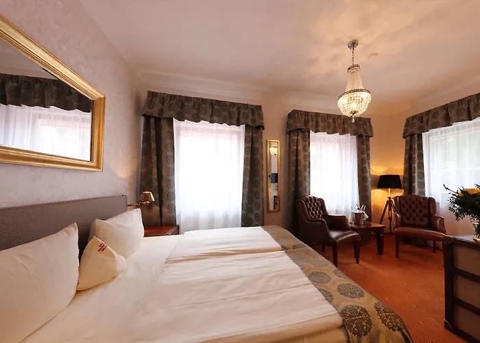 فندق The Lakeside - Burghotel Zu 4*