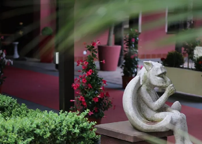 The Lakeside - Burghotel Zu فندق