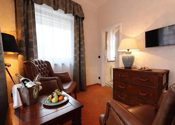 The Lakeside - Burghotel Zu 4* شتراوسبرغ