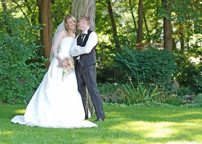 The Lakeside - Burghotel Zu فندق شتراوسبرغ