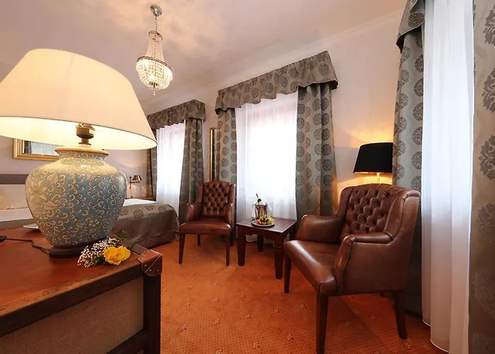 فندق The Lakeside - Burghotel Zu 4*